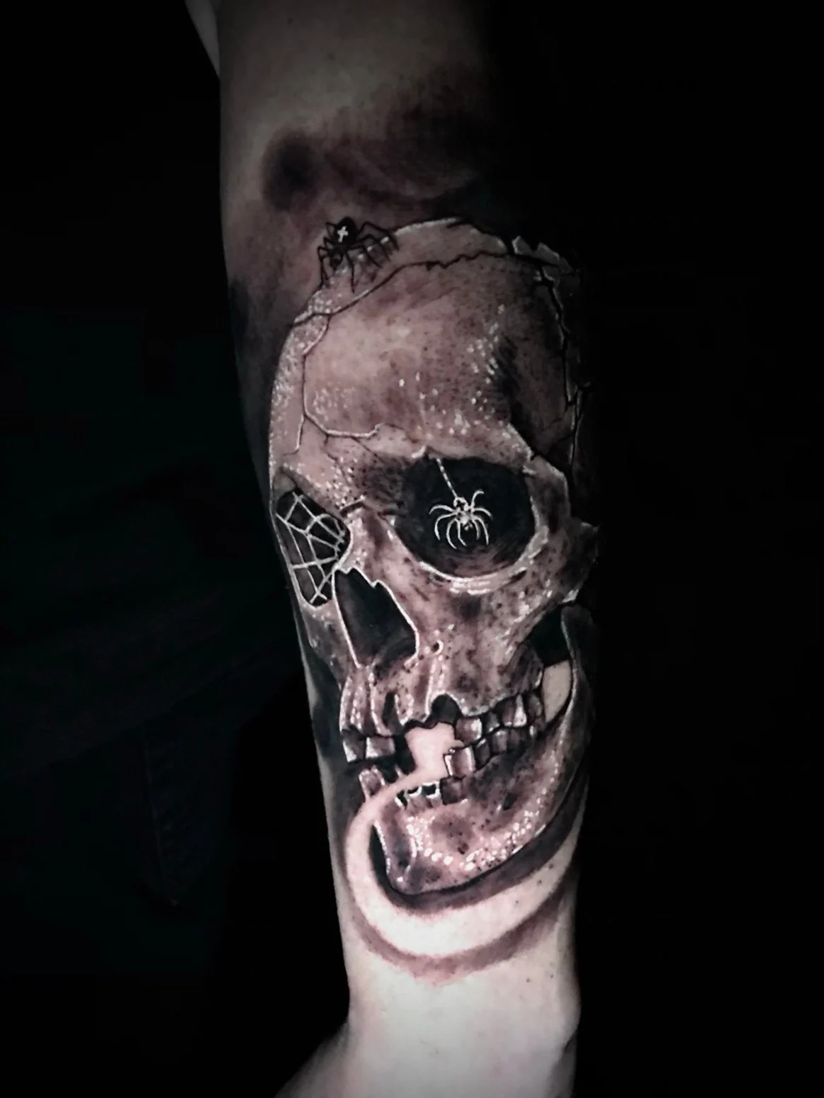 Black & Grey Tattoo aus Ink District Bitburg