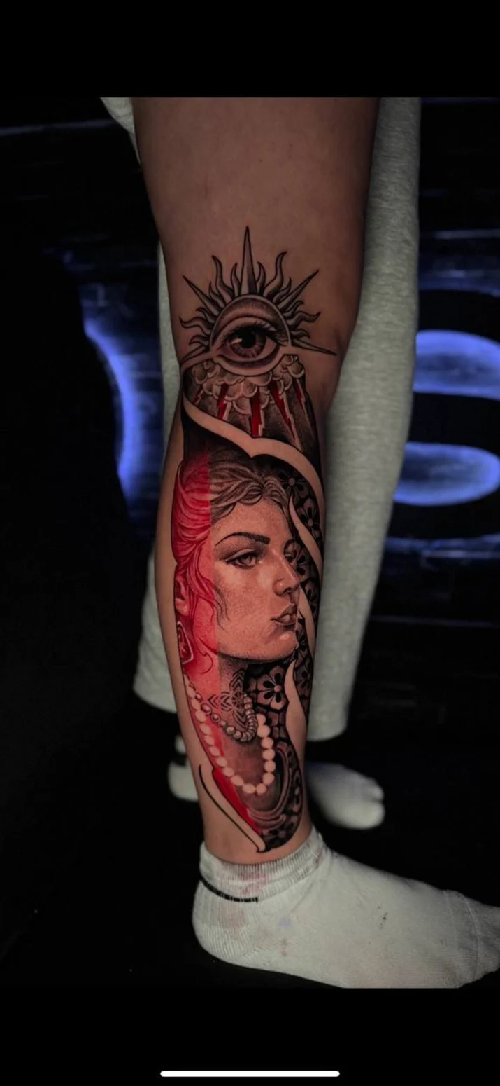 Black & Grey Tattoo aus Ink District Mannheim